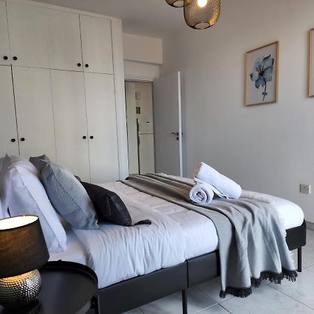 Kay'S City & Seaview One Bedroom Apartment Larnaca Esterno foto