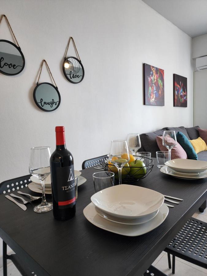 Kay'S City & Seaview One Bedroom Apartment Larnaca Esterno foto