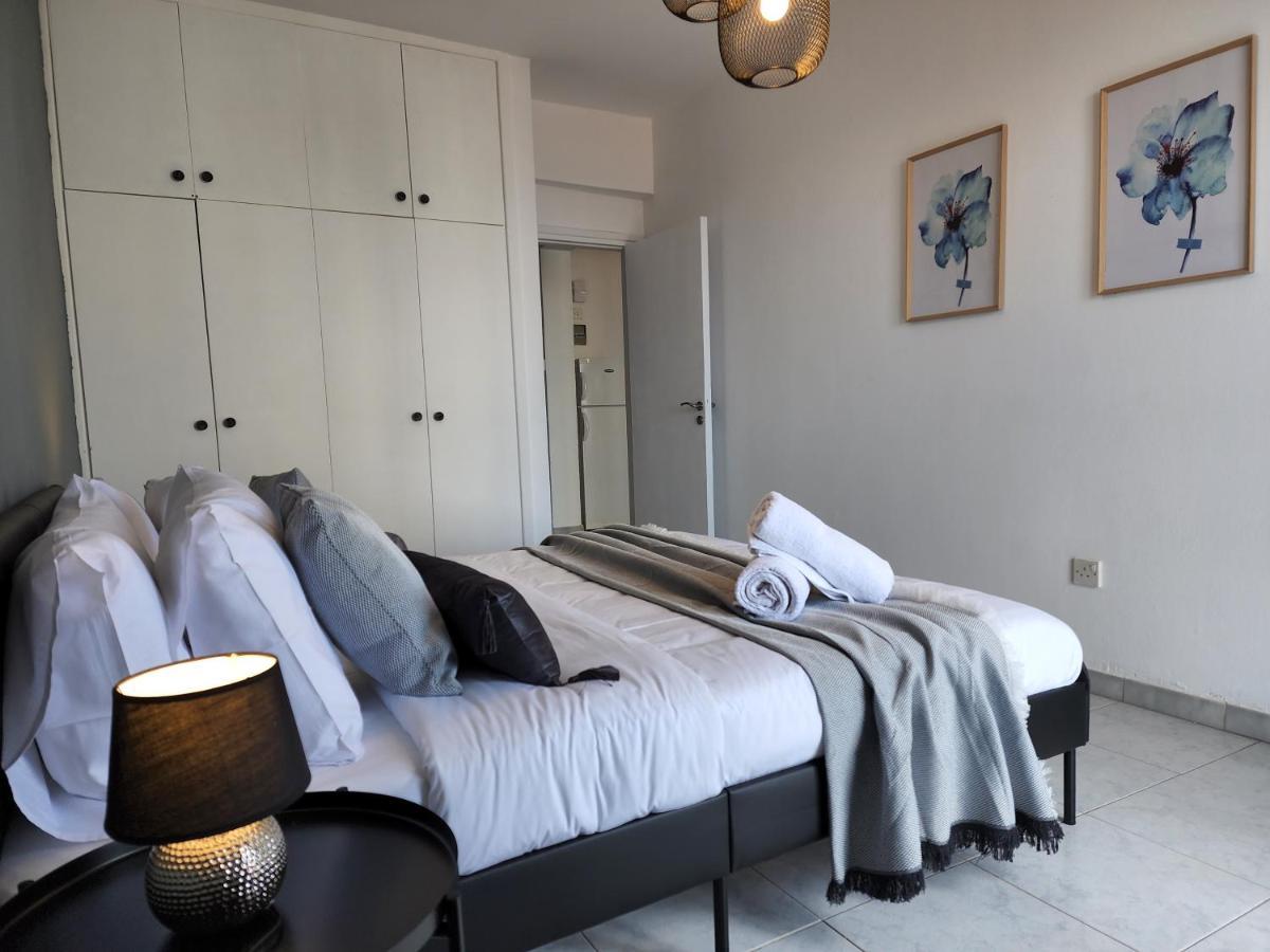 Kay'S City & Seaview One Bedroom Apartment Larnaca Esterno foto
