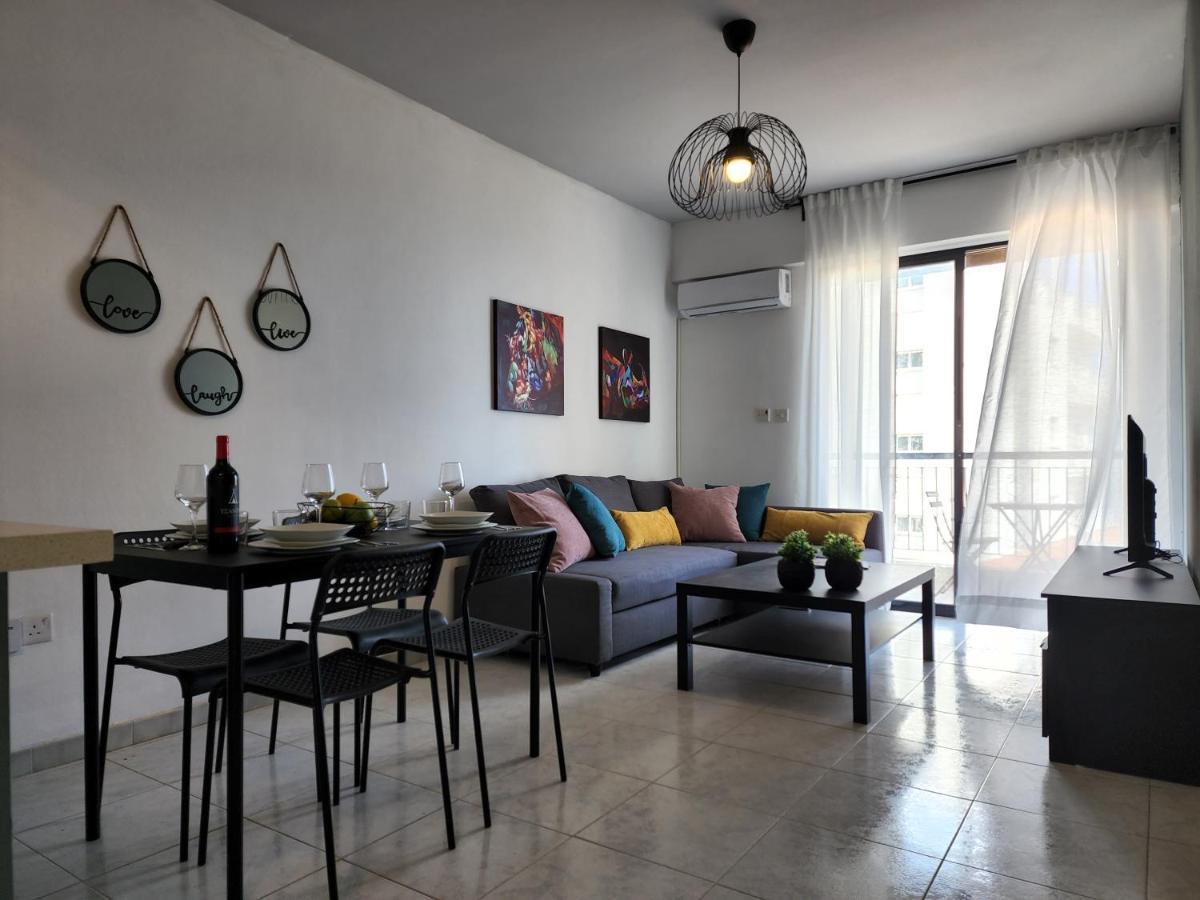 Kay'S City & Seaview One Bedroom Apartment Larnaca Esterno foto
