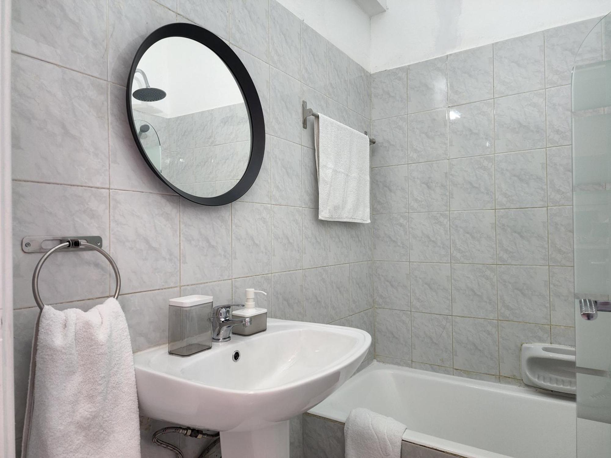 Kay'S City & Seaview One Bedroom Apartment Larnaca Esterno foto