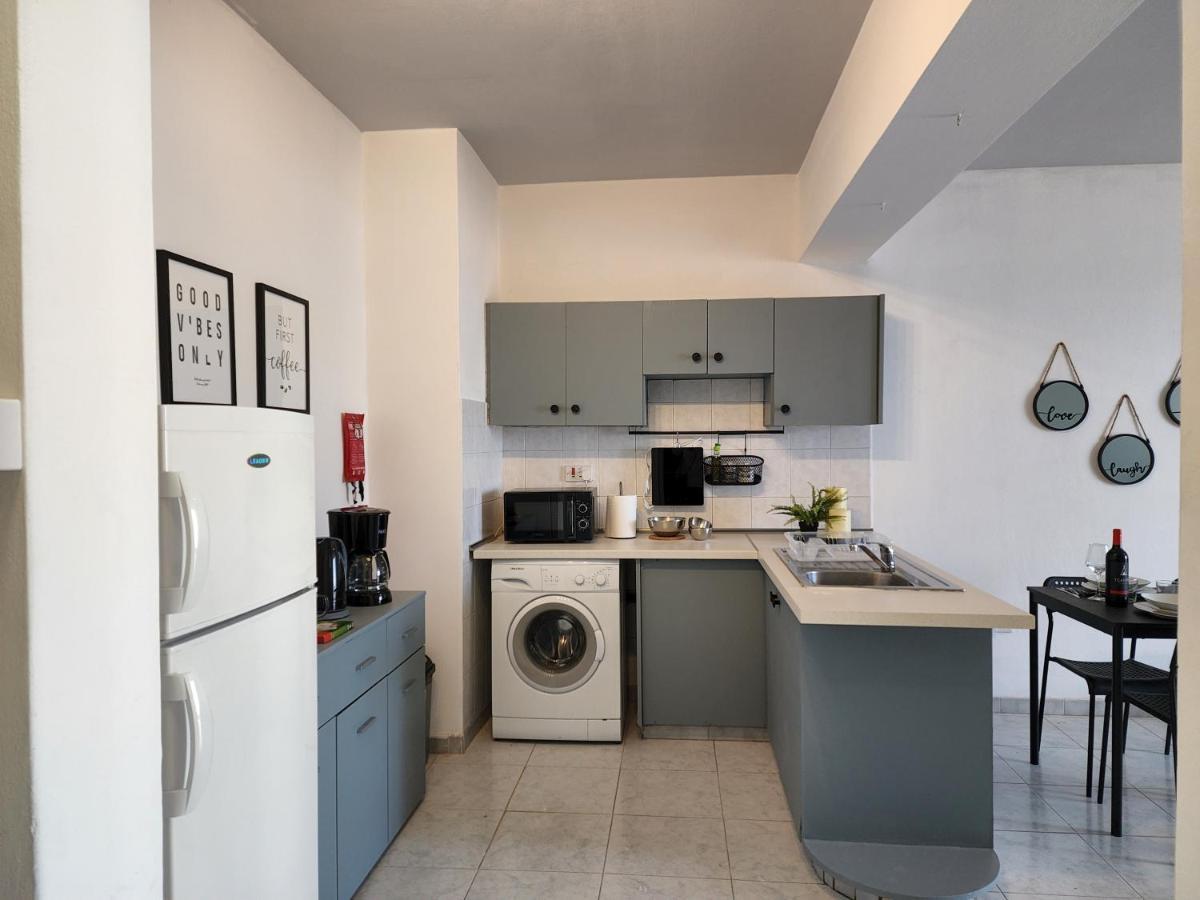 Kay'S City & Seaview One Bedroom Apartment Larnaca Esterno foto
